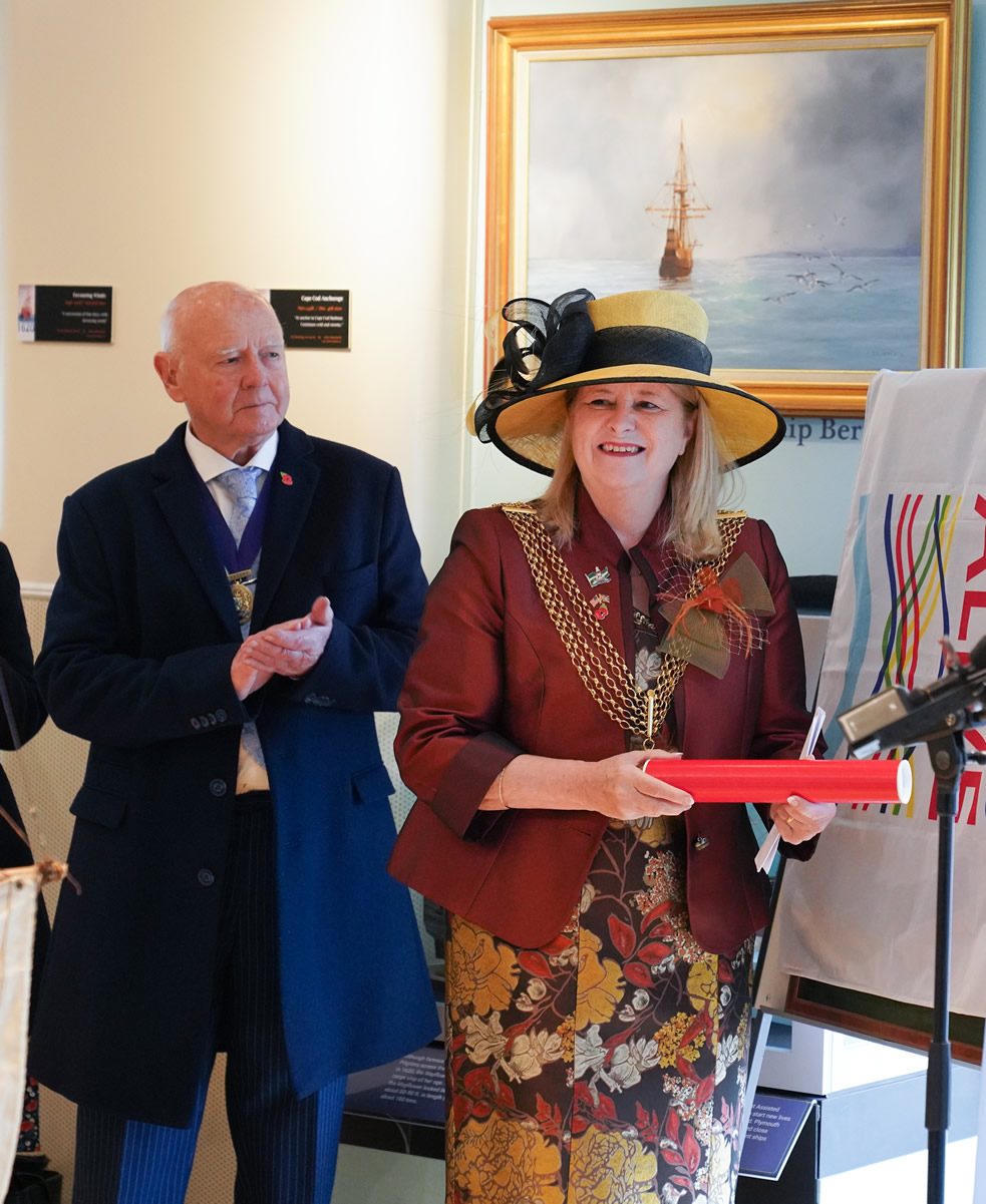 Lord Mayor receives the message